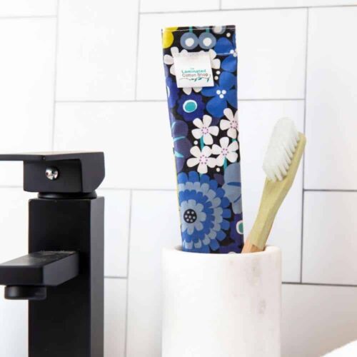 blue flowers toothbrush bag