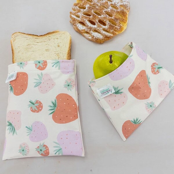 strawberry-snack-bag-set-australia-laminatedcotton strawberry snack bag set made in australia
