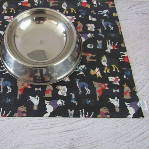 pet mat under dogs feed bowl
