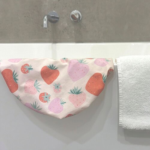 Shower Cap Strawberry Cream