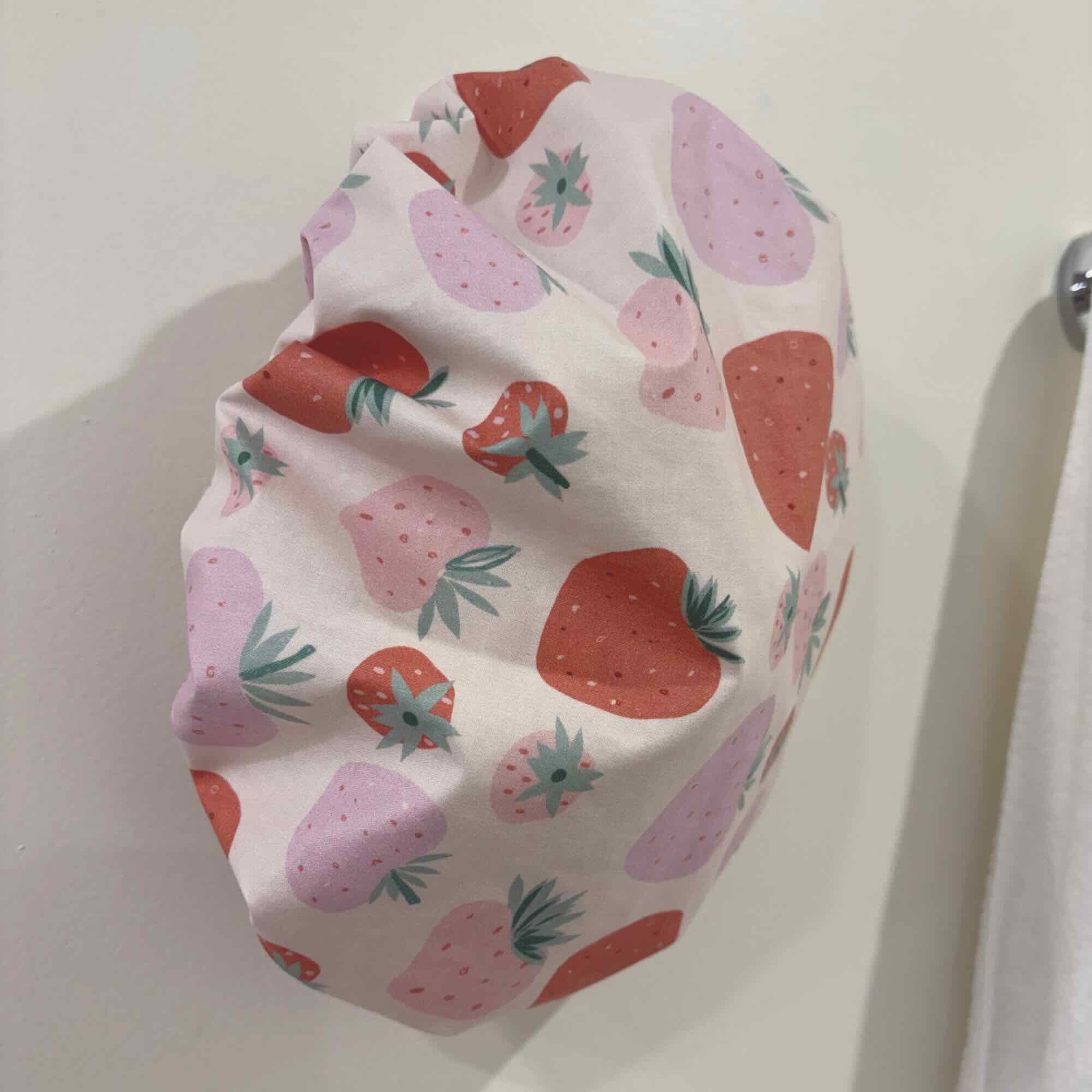 Shower Cap Strawberry Cream